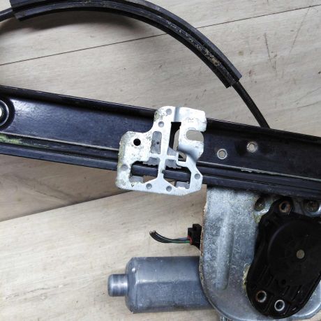 steklopodieemnik-perednii-pravyi-elektro-bmw-x5-i-53-rest-art-57024-big-1