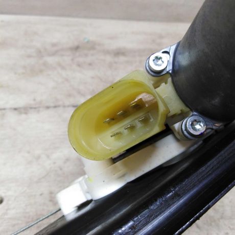 steklopodieemnik-zadnii-levyi-elektro-bmw-x5-ii-e70-do-rest-art-57845-big-1