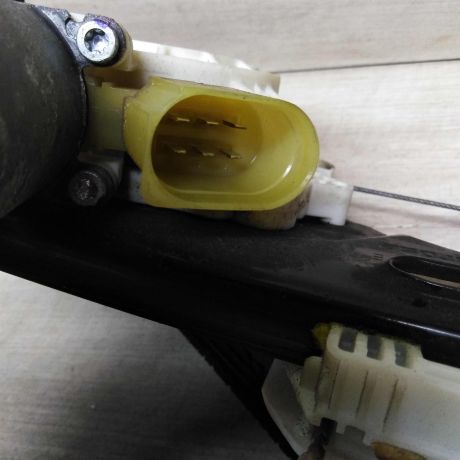 steklopodieemnik-perednii-pravyi-elektro-bmw-x5-ii-e70-do-rest-art-57956-big-1