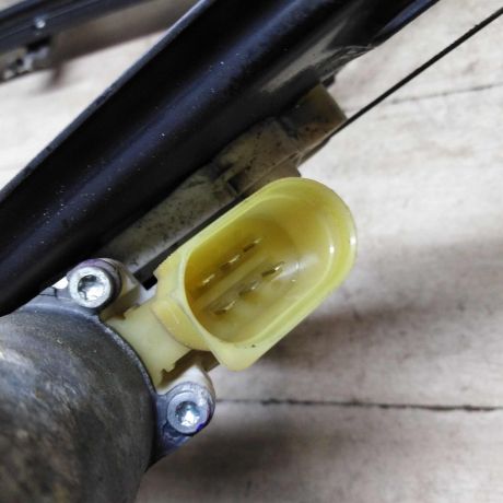 steklopodieemnik-perednii-levyi-elektro-bmw-x5-ii-e70-do-rest-art-58062-big-2