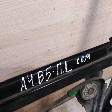 steklopodieemnik-perednii-levyi-audi-a4-b5-elektro-art-59219-big-1