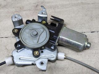 steklopodieemnik-zadnii-pravyi-elektro-nissan-murano-i-z50-art-60011