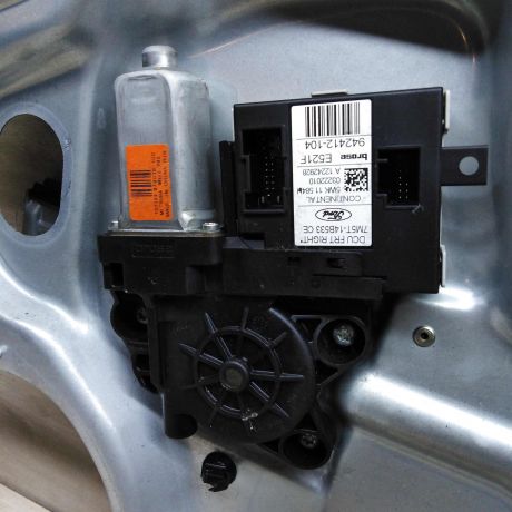 steklopodieemnik-perednii-pravyi-elektro-ford-kuga-i-08gv-art-61358-big-1