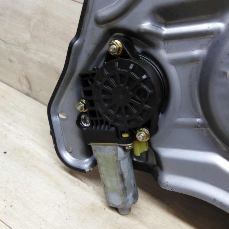 steklopodieemnik-perednii-levyi-elektro-hyundai-trajet-03gv-sa2-art-61411-big-3