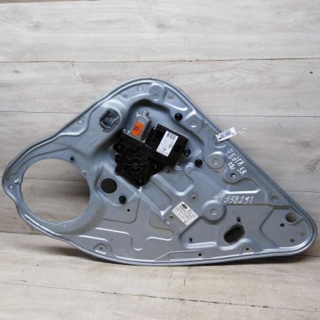 steklopodieemnik-zadnii-pravyi-elektro-ford-kuga-i-08gv-art-61473-big-0