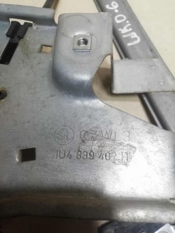 steklopodieemnik-zadnii-pravyi-mexaniceskii-skoda-octavia-tour-art-62017-big-2