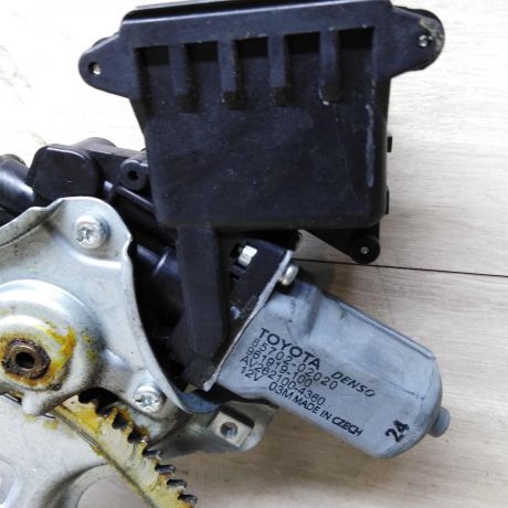 steklopodieemnik-perednii-levyi-elektro-toyota-avensis-iii-t27-i-art-62207-big-3