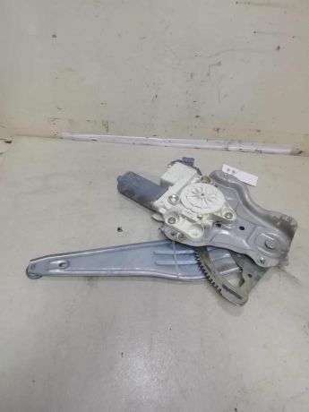 steklopodieemnik-zadnii-pravyi-elektro-toyota-avensis-t250-gor-art-62555-big-1