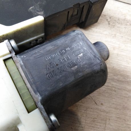 steklopodieemnik-perednii-levyi-elektro-peugeot-407-art-62844-big-3