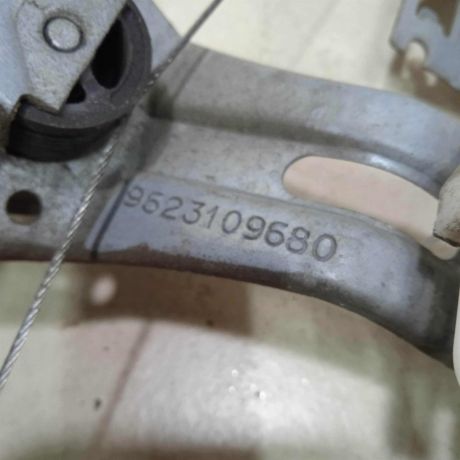 steklopodieemnik-zadnii-pravyi-mexaniceskii-peugeot-206-art-63268-big-3