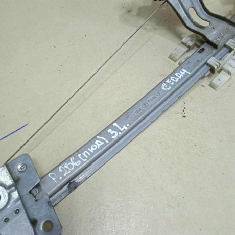 steklopodieemnik-zadnii-levyi-mexaniceskii-peugeot-206-art-63321-big-1