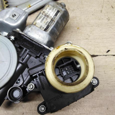 steklopodieemnik-zadnii-pravyi-elektro-toyota-avensis-iii-t27-art-63371-big-1