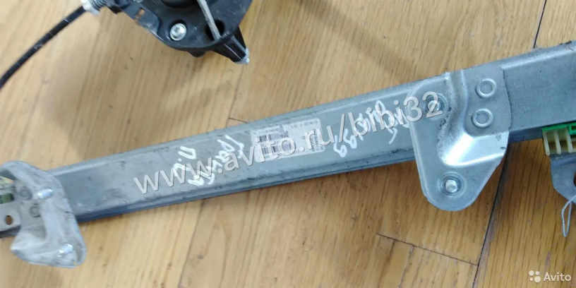 steklopodieemnik-perednii-levyi-lada-granta-art-63675-big-2