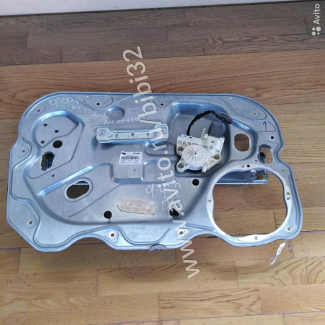 steklopodieemnik-perednii-levyi-ford-focus-2-art-63676-big-0