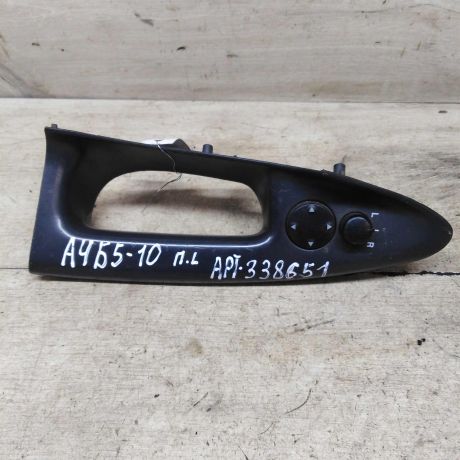 rucka-dveri-vnutrenniaia-levaia-audi-a4-b5-art-63821-big-0