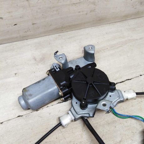 steklopodieemnik-perednii-levyi-elektro-nissan-primera-p11-art-63932-big-1