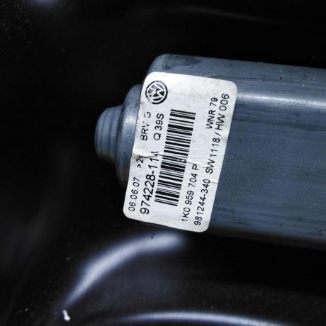 steklopodieemnik-zadnii-pravyi-elektro-volkswagen-passat-b6-art-63933-big-4