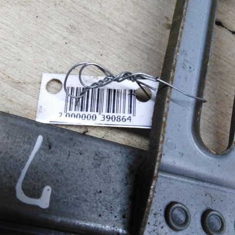 steklopodieemnik-zadnii-levyi-mexaniceskii-renault-logan-art-64064-big-1