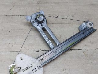 steklopodieemnik-zadnii-levyi-mexaniceskii-renault-logan-i-art-66355