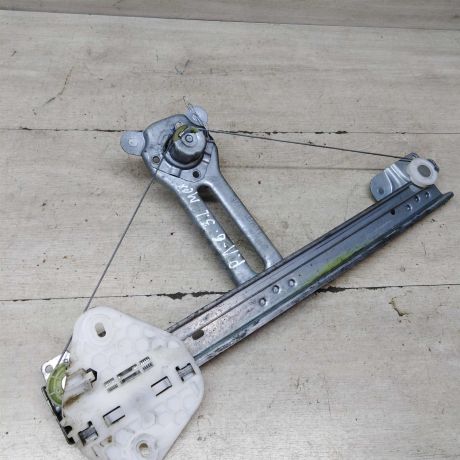 steklopodieemnik-zadnii-levyi-mexaniceskii-renault-logan-i-art-66355-big-0