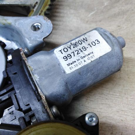 steklopodieemnik-elektro-zadnii-levyi-toyota-corolla-verso-i-restailing-art-67547-big-1