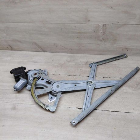 steklopodieemnik-zadnii-pravyi-elektro-toyota-corolla-verso-i-restailing-art-67550-big-0