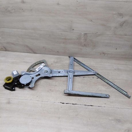 steklopodieemnik-zadnii-pravyi-elektro-toyota-corolla-verso-i-restailing-art-67550-big-1