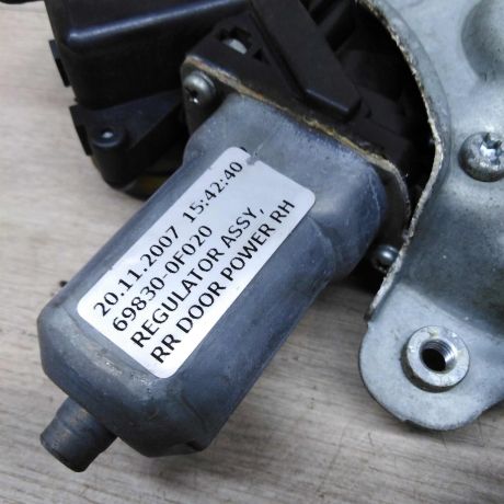 steklopodieemnik-zadnii-pravyi-elektro-toyota-corolla-verso-i-restailing-art-67550-big-2