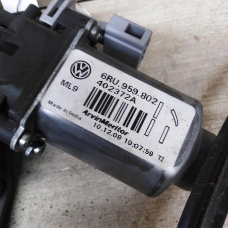 steklopodieemnik-perednii-pravyi-elektro-volkswagen-polo-v-sedan-art-71253-big-3