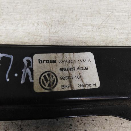 steklopodieemnik-perednii-pravyi-elektro-volkswagen-polo-v-sedan-art-71253-big-1