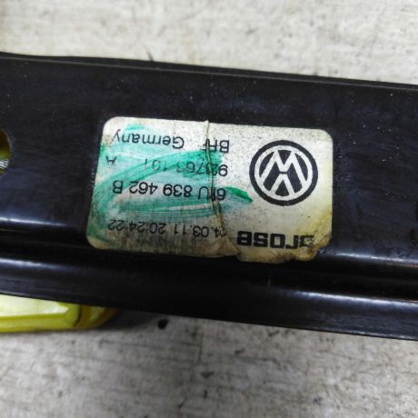 steklopodieemnik-zadnii-pravyi-elektro-volkswagen-polo-v-sedan-art-71254-big-1