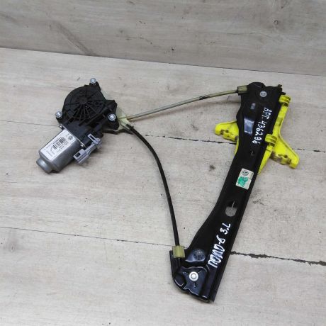 steklopodieemnik-zadnii-levyi-elektro-volkswagen-polo-v-sedan-art-71286-big-0