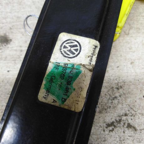 steklopodieemnik-zadnii-levyi-elektro-volkswagen-polo-v-sedan-art-71286-big-3