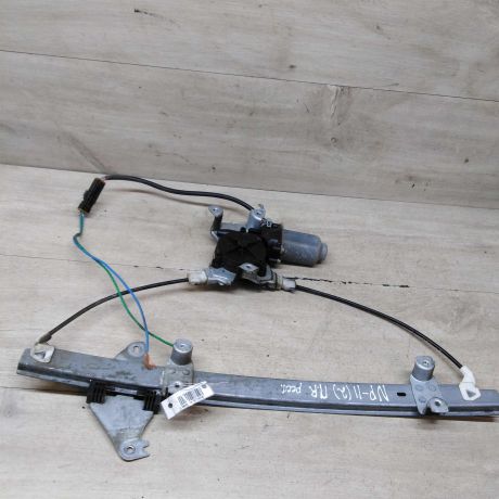 steklopodieemnik-perednii-pravyi-elektro-nissan-primera-p11-art-71443-big-0