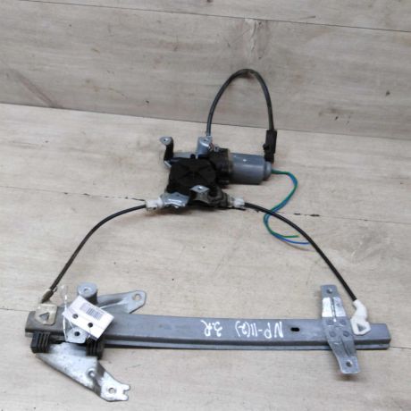 steklopodieemnik-zadnii-pravyi-elektro-nissan-primera-p11-art-71470-big-0
