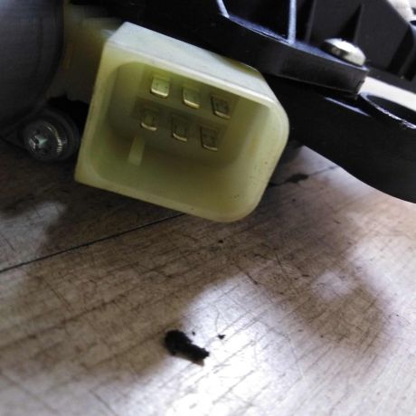 steklopodieemnik-perednii-pravyi-mercedes-vito-w639-art-72077-big-3