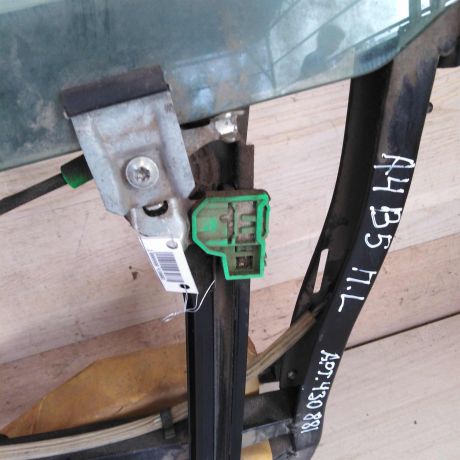 steklopodieemnik-perednii-levyi-elektro-audi-a4-b5-original-art-72081-big-4