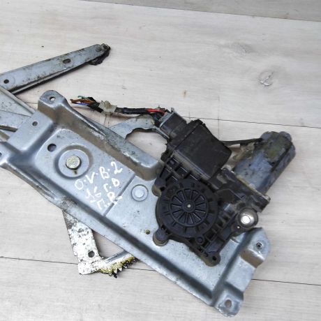 steklopodieemnik-perednii-elektro-pravyi-opel-vectra-b-art-73653-big-2