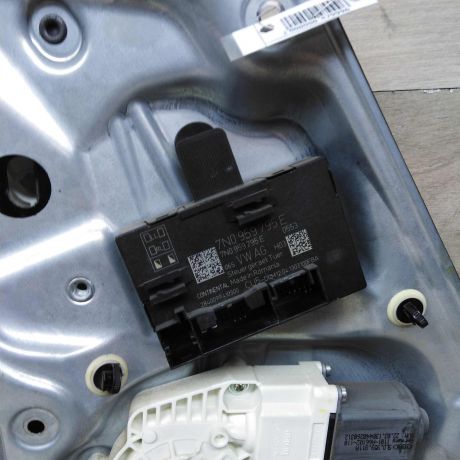 steklopodieemnik-zadnii-levyi-elektro-skoda-yeti-i-art-75497-big-1