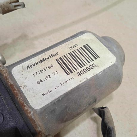 steklopodieemnik-zadnii-pravyi-elektro-nissan-primera-p12-art-75943-big-3