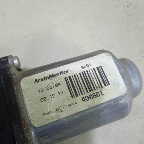 steklopodieemnik-zadnii-levyi-elektro-nissan-primera-p12-art-76185-big-3