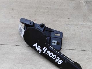 rucka-otkryvaniia-kapota-skoda-yeti-i-art-76518