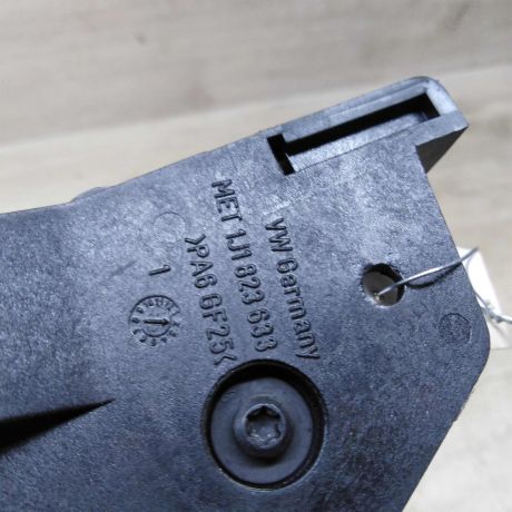 rucka-otkryvaniia-kapota-skoda-yeti-i-art-76518-big-2