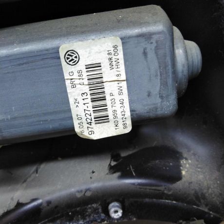 steklopodieemnik-zadnii-levyi-elektro-volkswagen-passat-b6-art-77091-big-4