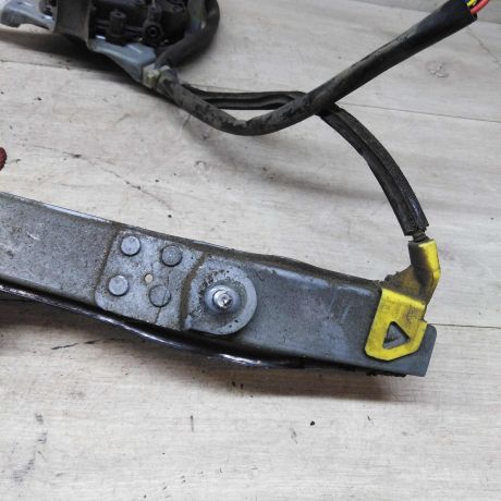 steklopodieemnik-perednii-levyi-elektro-mazda-323-defekt-art-78716-big-4