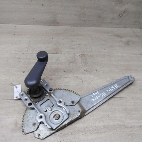 steklopodieemnik-zadnii-levyi-mazda-323-art-79374-big-0