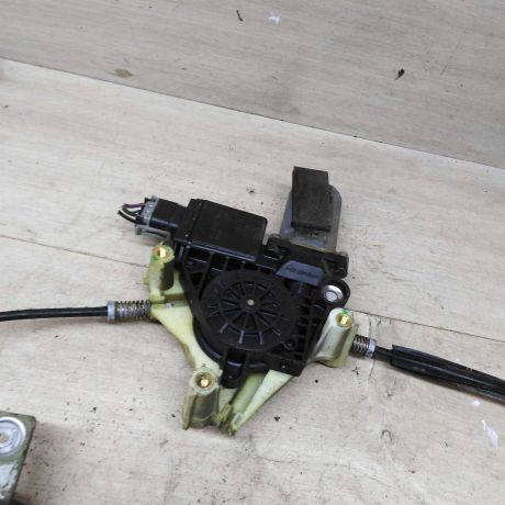 steklopodieemnik-perednii-pravyi-elektro-mitsubishi-carisma-i-restailing-art-79965-big-0