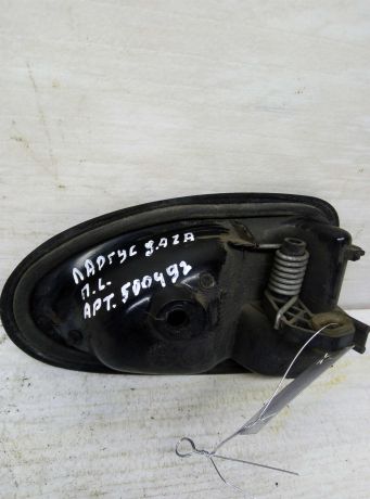 rucka-dveri-vnutrenniaia-levaia-otkryvaniia-lada-largus-renault-logan-i-art-80937-big-1