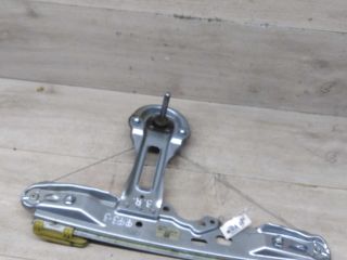 steklopodieemnik-mexaniceskii-zadnii-pravyi-ford-focus-3-art-82516