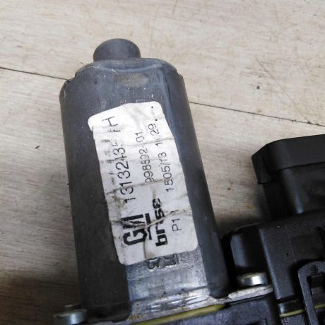 steklopodieemnik-perednii-pravyi-elektro-opel-zafira-b-art-83252-big-4